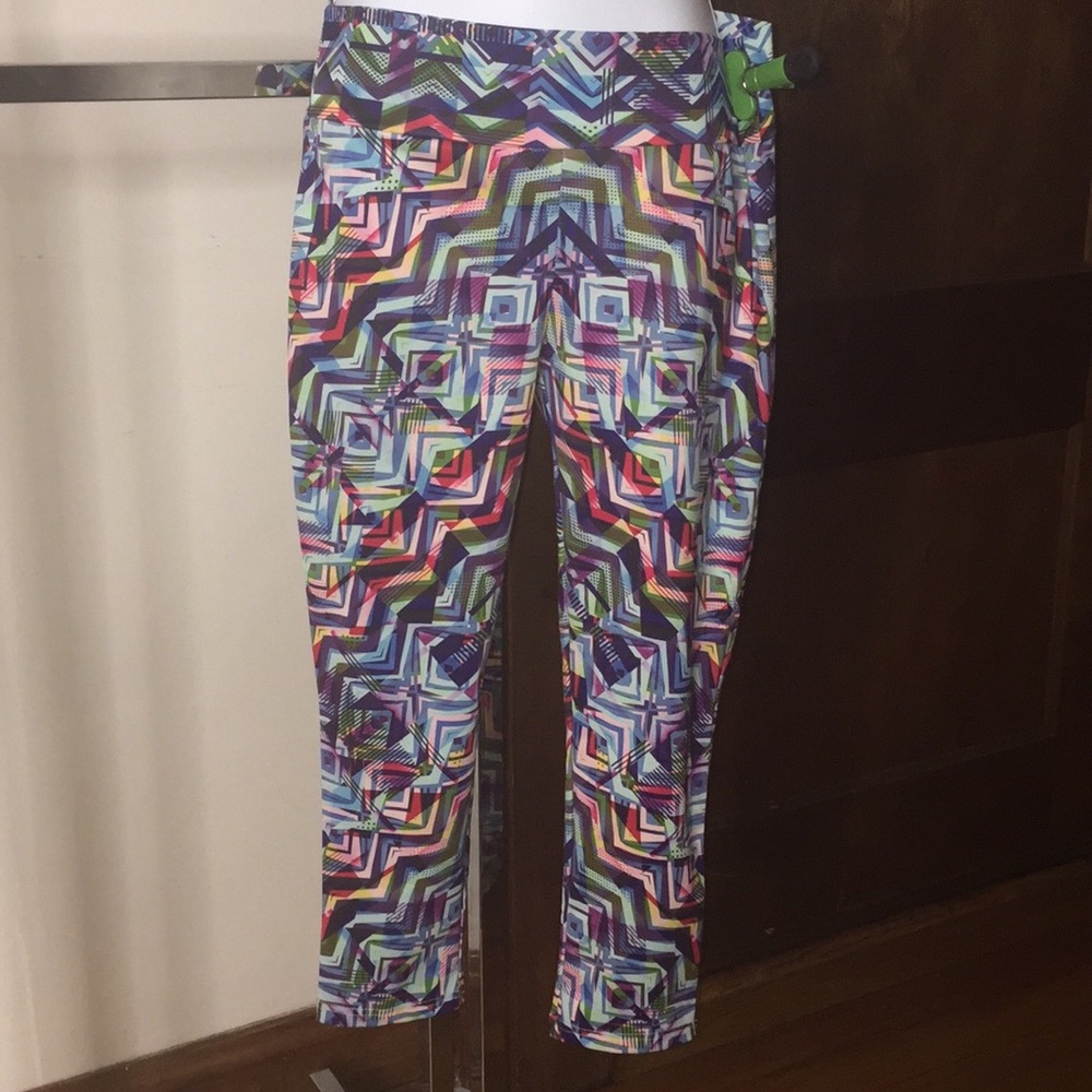 WORKOUT CAPRI SIZE MEDIUM - Picture 2 of 2